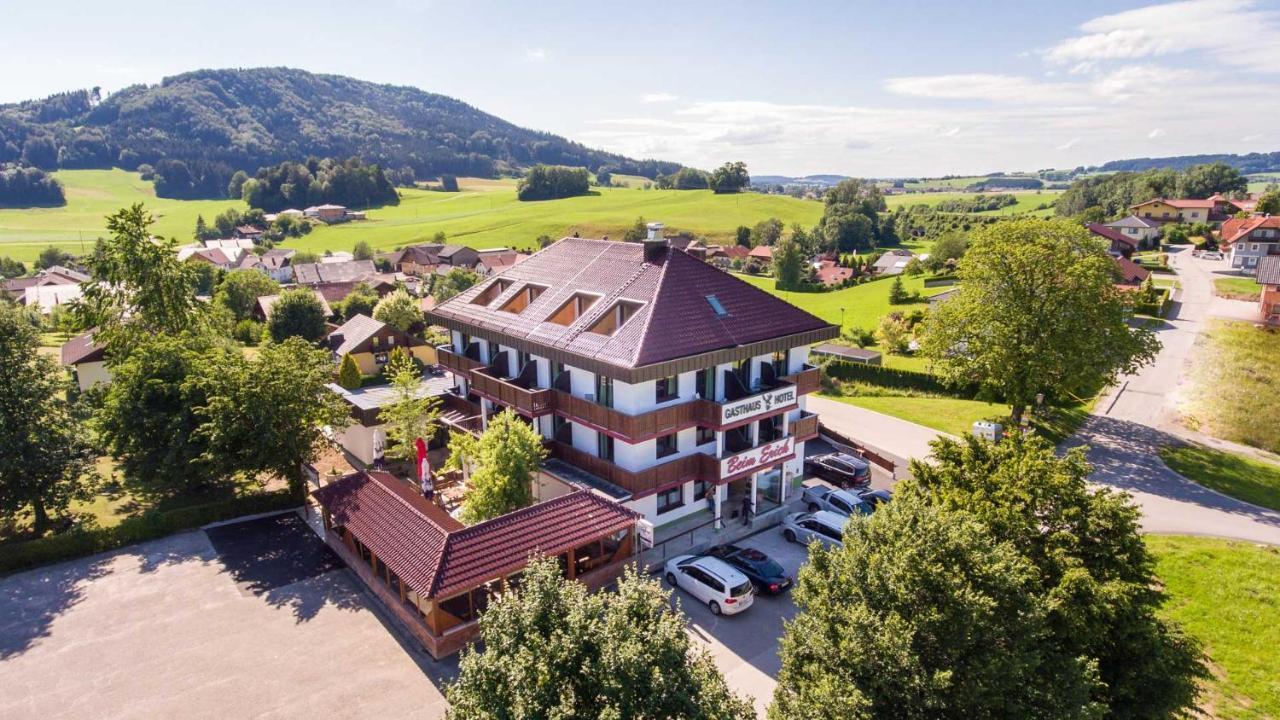 Gasthaus Hotel Beim Erich Oberhofen am Irrsee Buitenkant foto