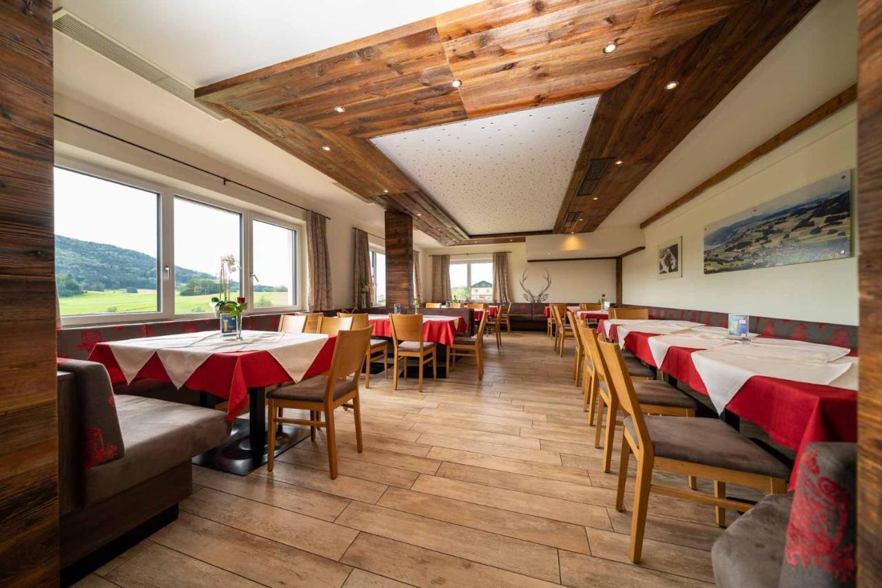Gasthaus Hotel Beim Erich Oberhofen am Irrsee Buitenkant foto